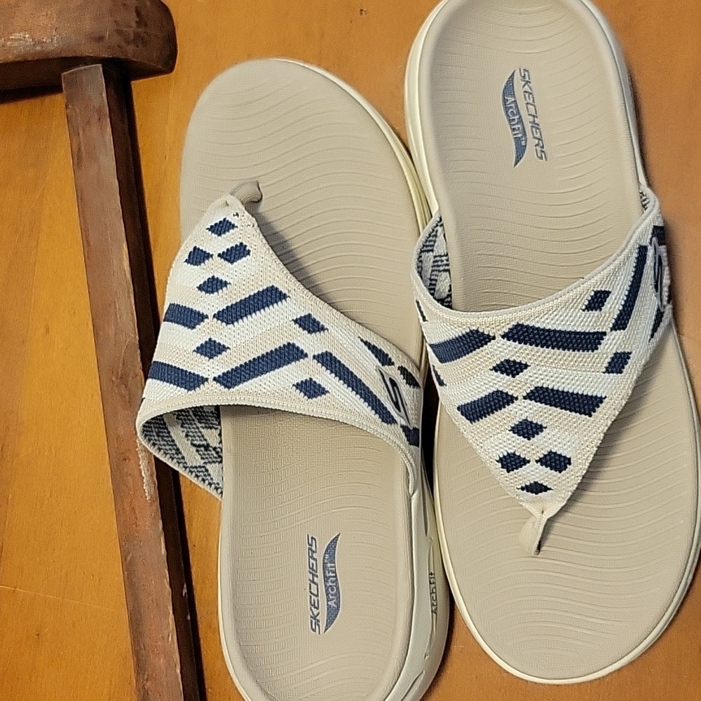 Skechers GO Walk Arch Fit Palm Coast Beige & Navy Flip Flops Size 8 - Picture 6 of 6